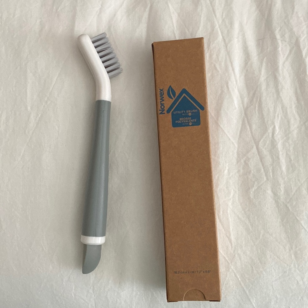 Utility Brush w/BacLock Stiff nylon brush bristles. BNWT